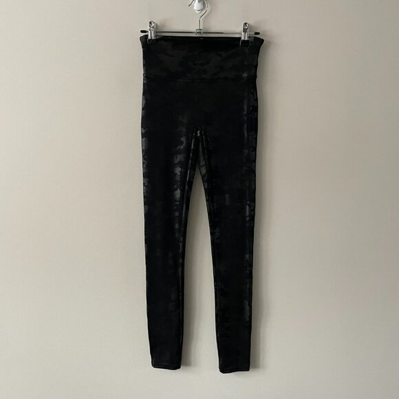Spanx Faux Leather Camo Leggings Mid Rise Waist Pull On Activewear Black Small - Picture 2 of 6